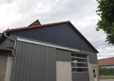 Moderne Erkerverblechung aus Aluminium von Metallbau Schröder in Schwimbach.