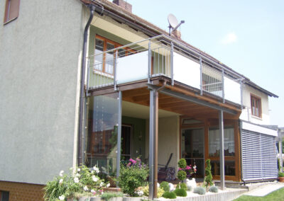 Gestalten Sie Ihren Balkon mit Metallgeländern nach Maß – robust, elegant und sicher von Metallbau Schröder in Hilpoltstein.