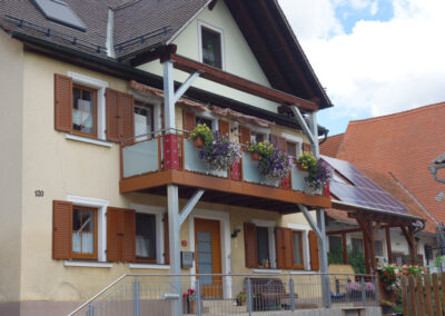 Ein klassischer Anbaubalkon in Edelstahl verzinkt in Thalmässing.