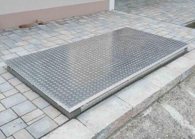 Abdeckung aus Edelstahl, witterungsbeständig von Metallbau Schröder in Hilpoltstein.