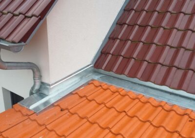 Eine Dachrinnenverblechung von der Firma Spenglerei und Metallbau Schröder in Schwimbach.
