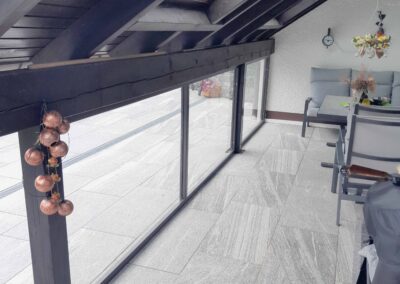 Ein modernes Geländer aus Glas und Edelstahl gefertigt von Metallbau Schröder in Thalmässing.
